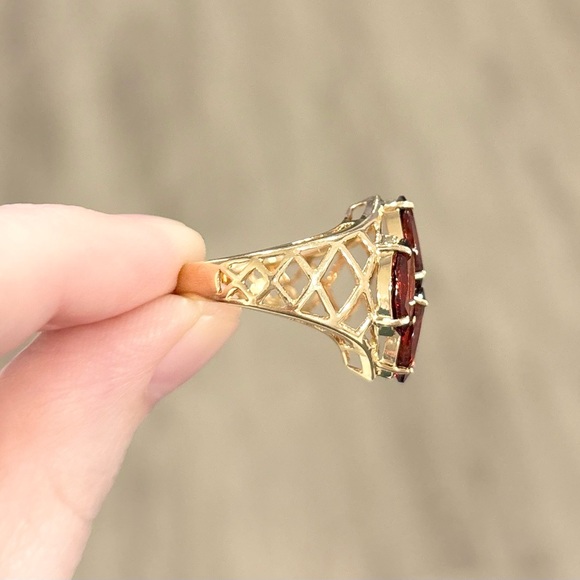 14K Garnet Marquise red natural cluster flower filigree thick yellow gold ring - Picture 8 of 12